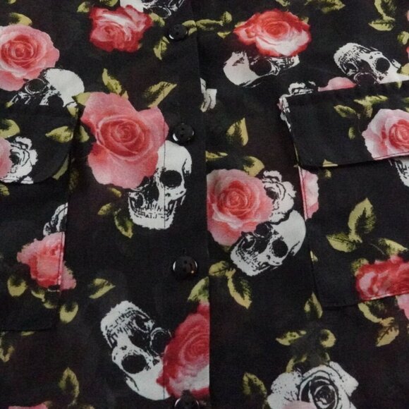 Torrid Button Up Top Womens 1X Floral Skull Print Black Print - Picture 3 of 10